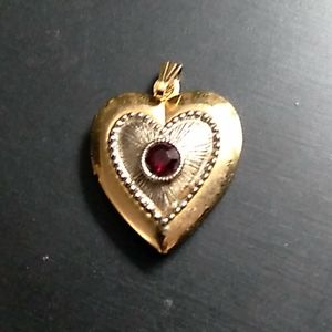 Vintage Gold Toned Heart Locket With Stone